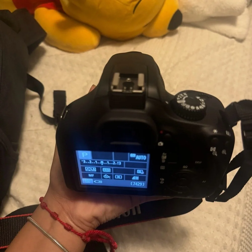 Selling canon rebel T100 EOS